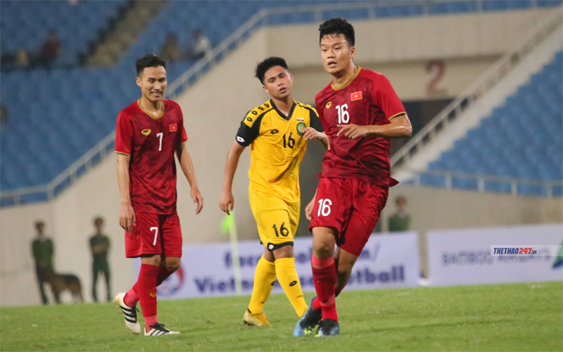 Cầu thủ Nguyễn Thành Chung trong màu áo đội tuyển quốc gia